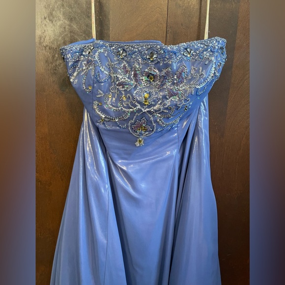 Prom dress - Picture 2 of 4